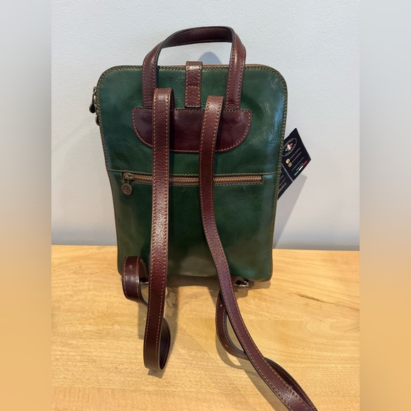 Leather Purse/Back Pack Style - Picture 4 of 13